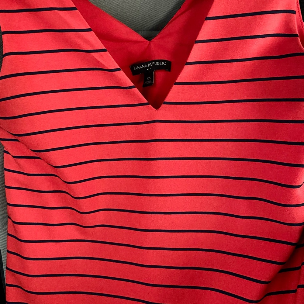 Banana Republic Sleeveless V-neck Top - Picture 2 of 4